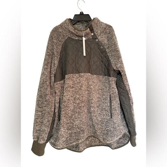 viishow Tops - Viishow Fleece sweatshirt size XL‎ women’s